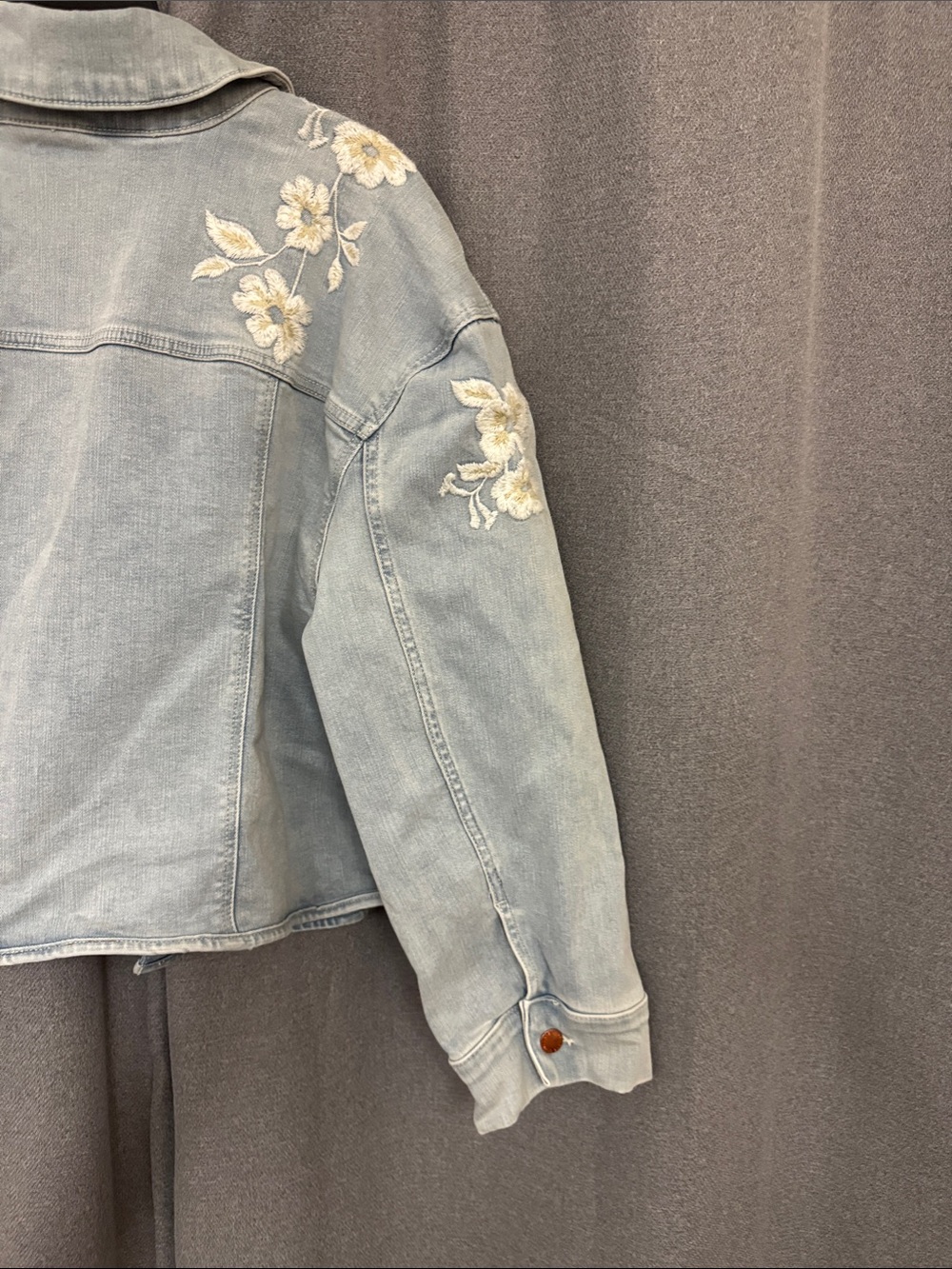 Lane Bryant Light Blue Denim Jacket with White Floral Embroidery - Picture 13 of 15
